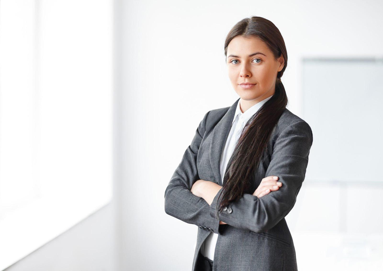 Portrait of young beautiful business woman in the office Incassobureau